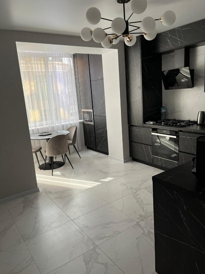 Апартаменти Люкс3 Khmel'nyts'kyy Exterior photo